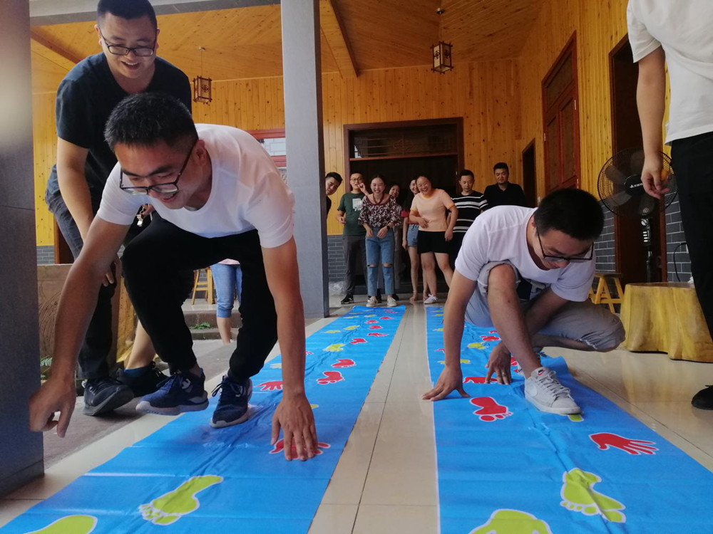 �����l(f��)չ��˾�����w�������������ġ������l(f��)չ��˾�_չ����(hu��)Ȥζ���(d��ng)